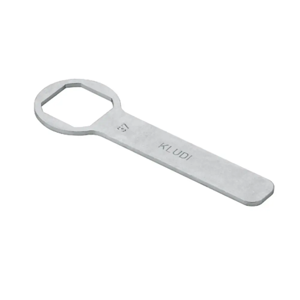 Kludi-Werkzeug mit einem geöffneten Schlüsselkopf, zur Verwendung als Spannschraubenschlüssel für Steuerungen. Flacher Griff und robustes Metalldesign sichtbar.